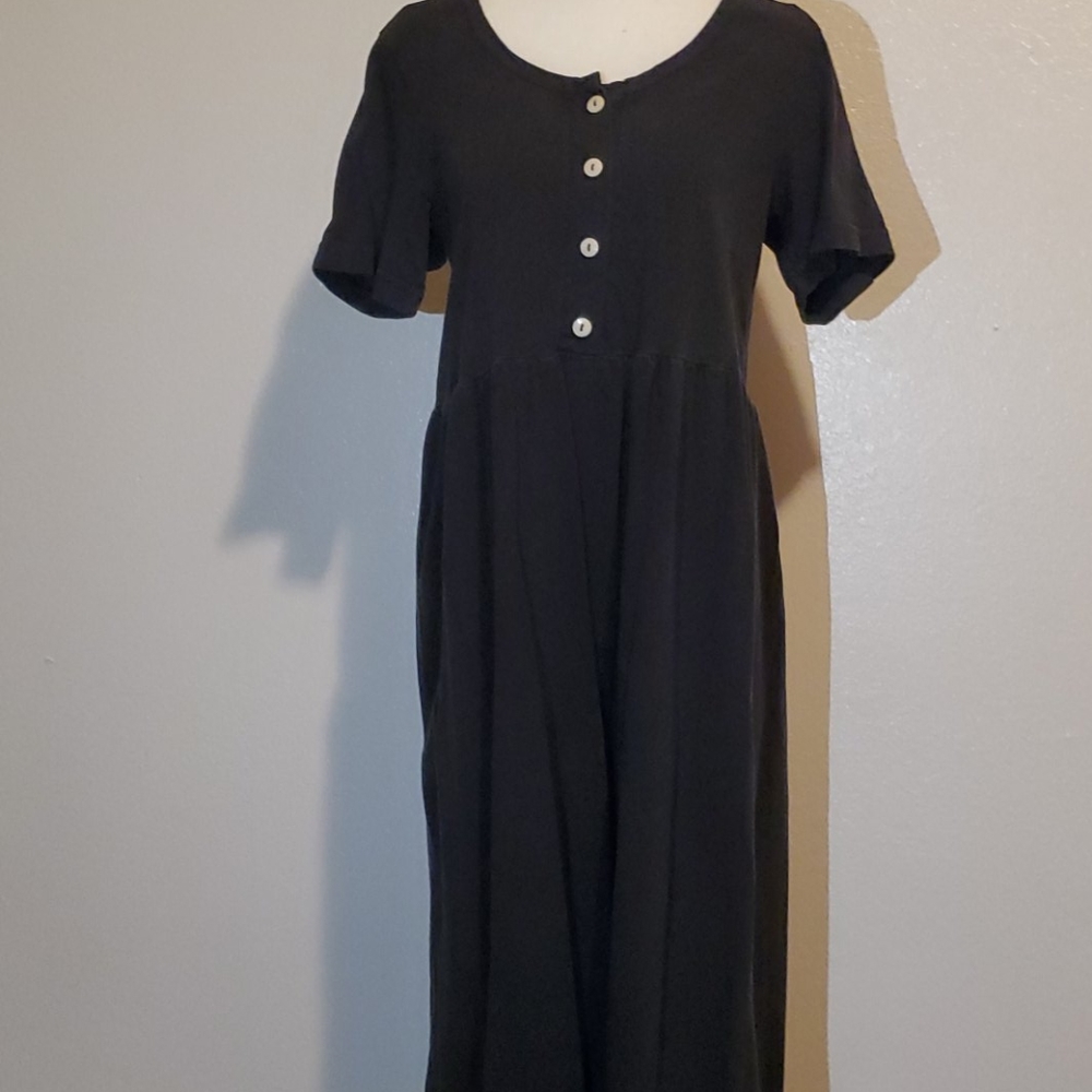 Short sleeved black dress